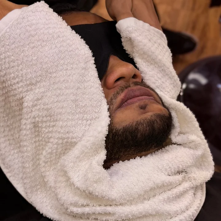 Detalhe do atendimento na Barbearia Al Capone